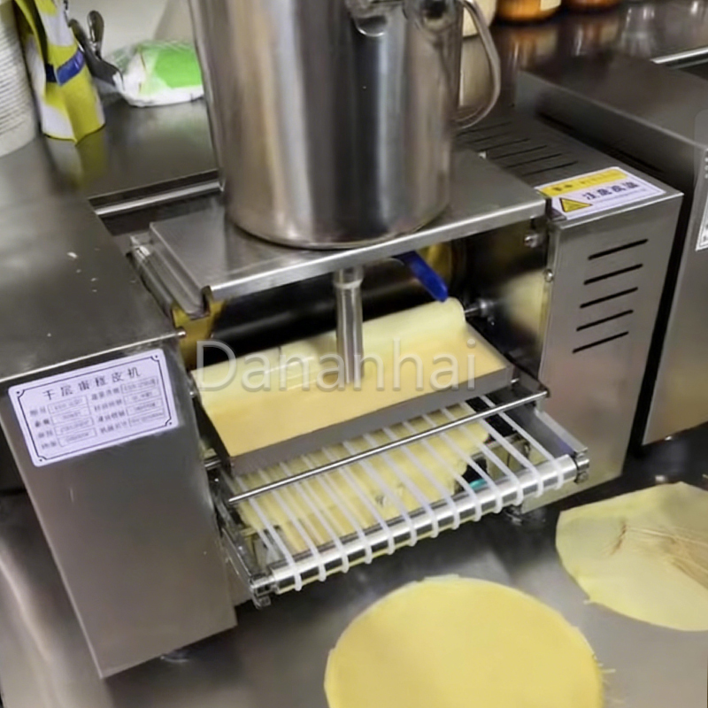 Kitchen Appliances In Store - Kleine pannenkoekenmachine voor dessertzaken - een